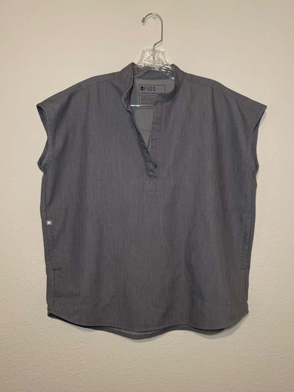 FIGS Technical Collection Rafaela Oversized Gray Scrub Top Womens Size‎ Small